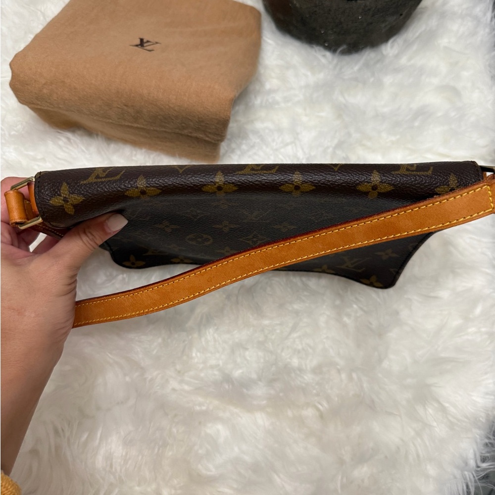 Louis Vuitton Monogram Musette Tango bag - Picture 13 of 16